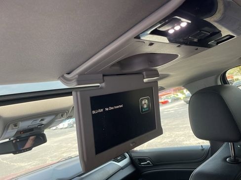 Used 2016 Chevrolet Suburban LT image 10