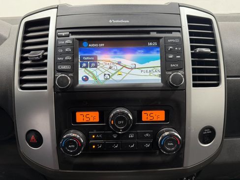 Used 2020 Nissan Frontier PRO-4X w/ Pro-4x Utility Package image 40