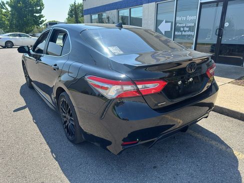 Used 2019 Toyota Camry SE FWD image 7