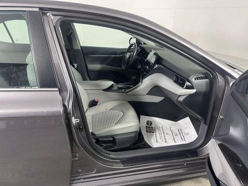 Used 2023 Toyota Camry SE image 11