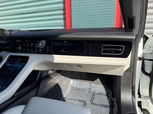 Used 2020 Porsche Taycan 4S w/ Premium Package image 16