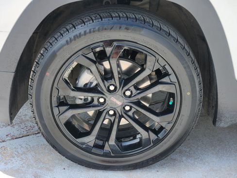 Used 2022 GMC Terrain SLT w/ Tech Package FWD image 14