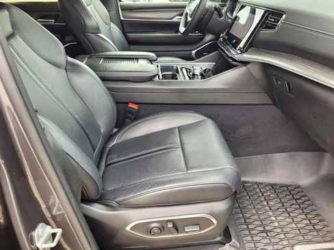 Used 2024 Jeep Wagoneer Series III AWD/4WD image 12