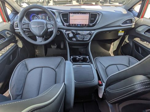 New 2026 Chrysler Pacifica Limited FWD image 22