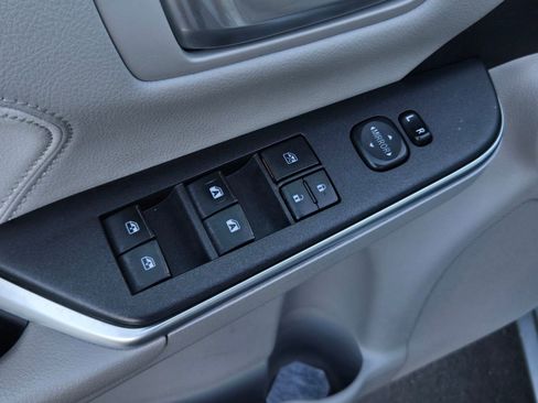 Used 2015 Toyota Camry XLE FWD image 10