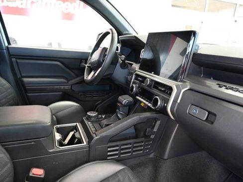 Used 2024 Toyota Tacoma TRD Off-Road w/ TRD Off Road Premium Package AWD/4WD image 15