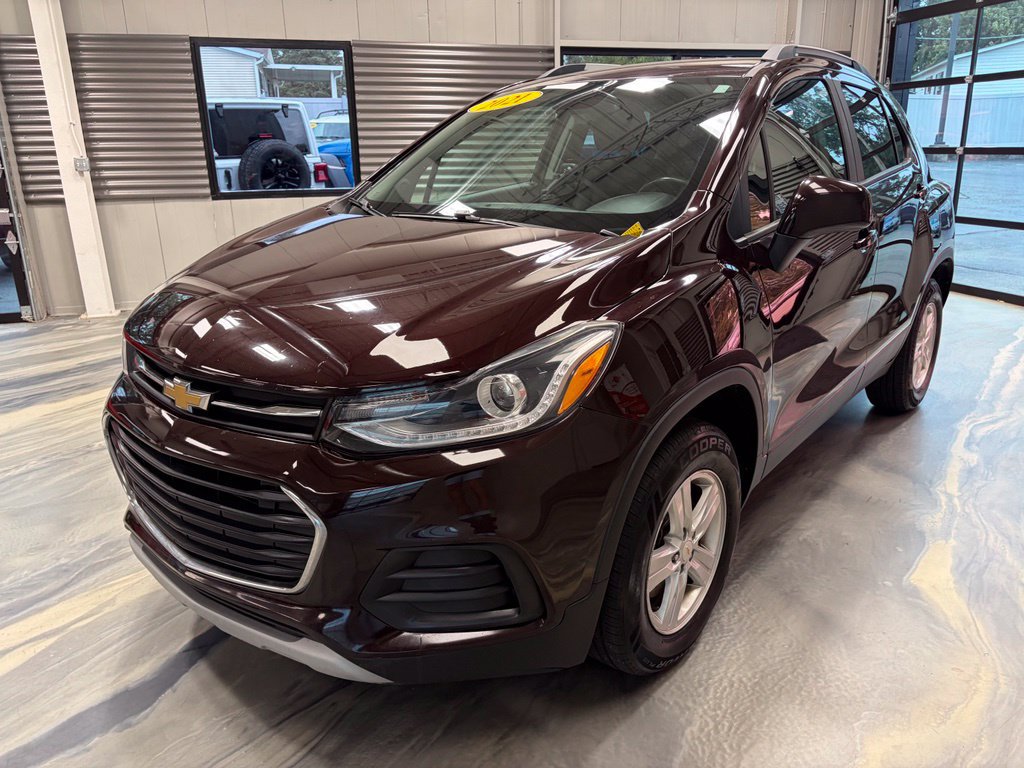 Used 2021 Chevrolet Trax LT w/ Premium Seat Package AWD/4WD image 3