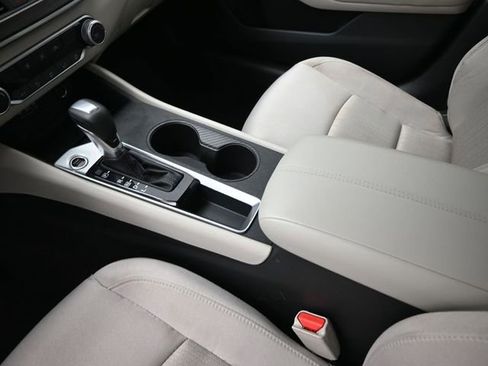 Used 2025 Nissan Altima 2.5 SV image 31