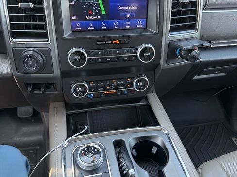 Used 2020 Ford Expedition Max XLT w/ Equipment Group 202A AWD/4WD image 9