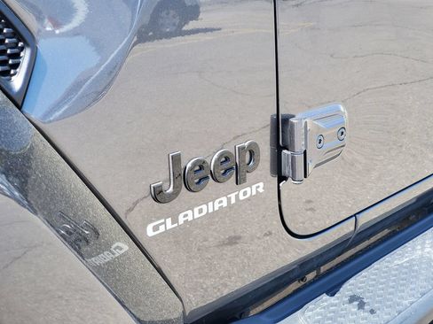 Used 2021 Jeep Gladiator Overland AWD/4WD image 8