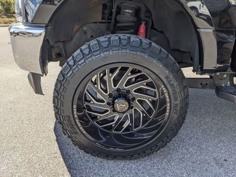 Used 2017 Ford F250 Lariat w/ Chrome Package image 32