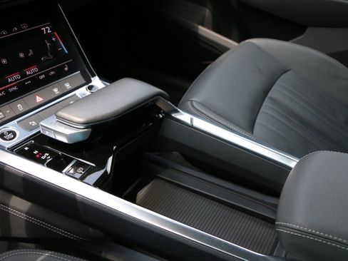 Used 2022 Audi e-tron Premium w/ Convenience Plus Package AWD/4WD image 25