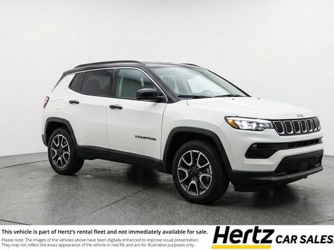 Used 2025 Jeep Compass Trailhawk image 1