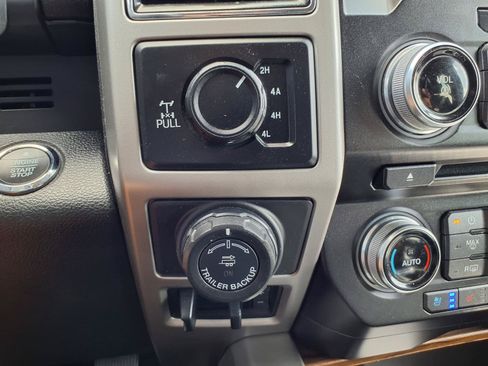 Used 2018 Ford F150 Lariat w/ Equipment Group 502A Luxury AWD/4WD image 10