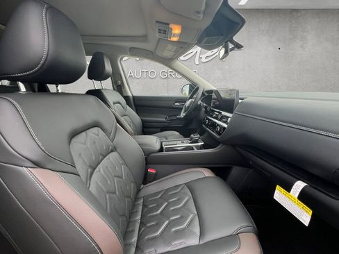 New 2026 Nissan Pathfinder Platinum image 24