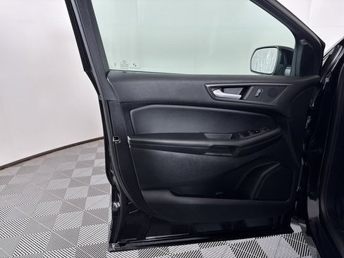 Used 2023 Ford Edge SE w/ Black Appearance Package image 23