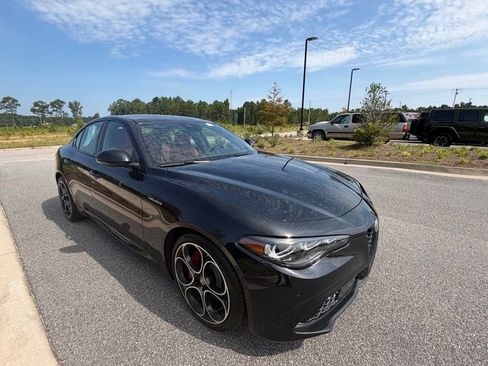 Used 2024 Alfa Romeo Giulia Veloce RWD image 8
