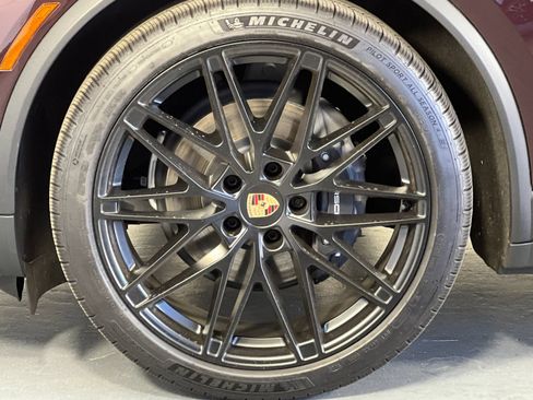Certified 2025 Porsche Macan Electric RWD image 34