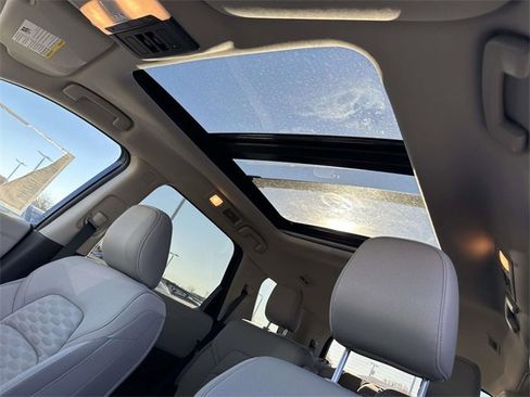 New 2025 Nissan Pathfinder SV w/ SV Premium Package image 17