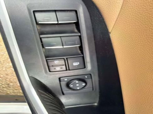 Used 2022 Toyota RAV4 XLE Premium AWD/4WD image 19