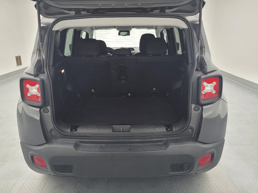 Used 2020 Jeep Renegade Latitude w/ Popular Equipment Group FWD image 29