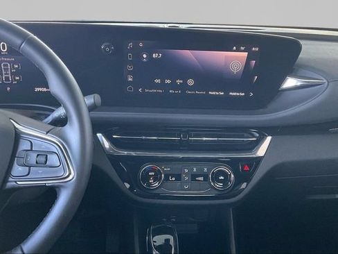 Used 2025 Buick Envista Sport Touring FWD image 9