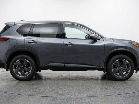 Used 2025 Nissan Rogue SV FWD image 11