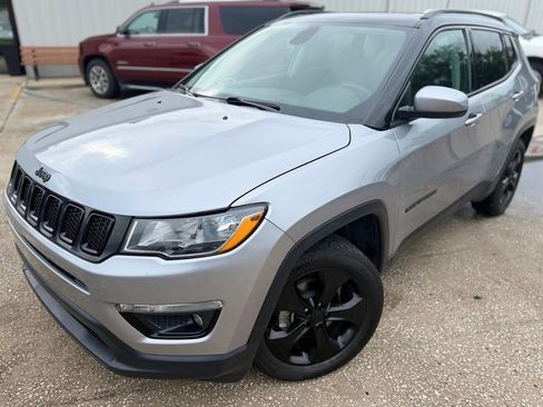 Used 2018 Jeep Compass Latitude w/ Popular Equipment Group AWD/4WD image 1