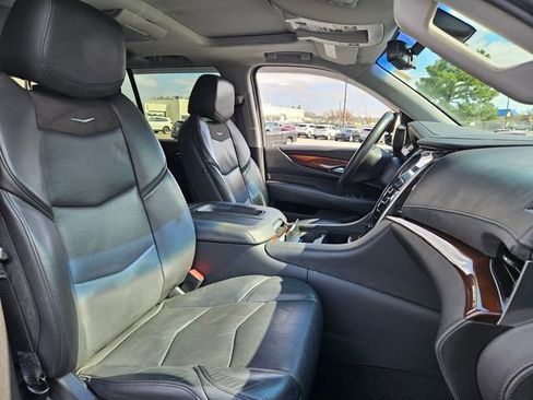 Used 2019 Cadillac Escalade Luxury image 19