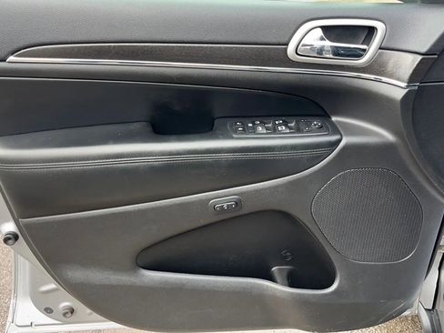 Used 2017 Jeep Grand Cherokee Limited w/ Trailer Tow Group IV image 17