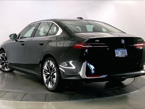New 2026 BMW i5 eDrive40 w/ Premium Package AWD/4WD image 2
