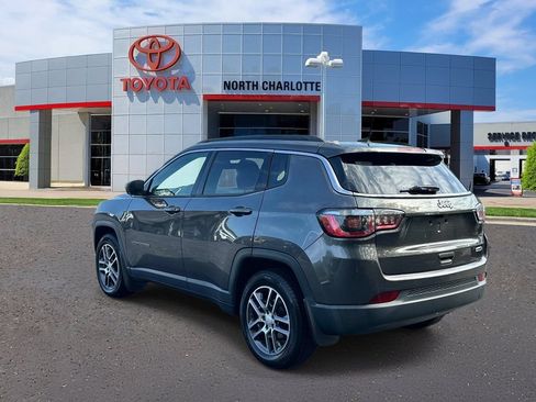 Used 2018 Jeep Compass Latitude w/ Popular Equipment Group FWD image 4