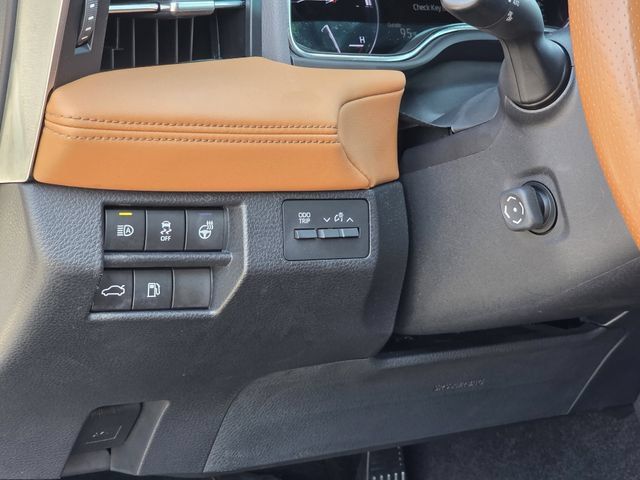 Used 2021 Toyota Avalon Limited FWD image 21