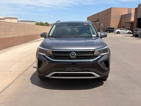 Used 2023 Volkswagen Taos SE w/ Panoramic Sunroof Package AWD/4WD image 3