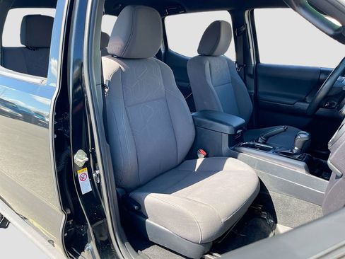 Used 2019 Toyota Tacoma TRD Sport image 26