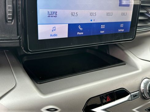 Used 2022 Ford Explorer XLT image 23