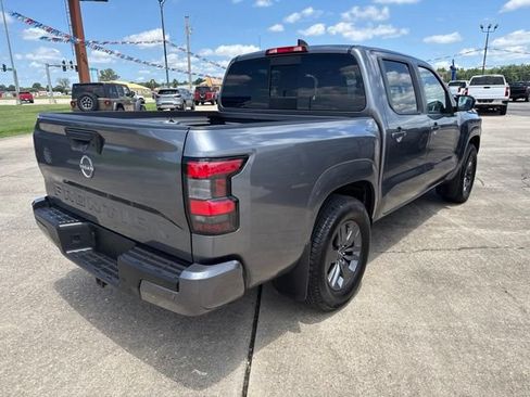 Used 2025 Nissan Frontier SV w/ SV Convenience Package RWD image 9