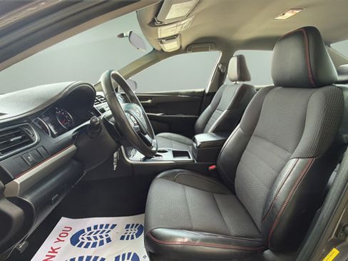 Used 2017 Toyota Camry SE FWD image 9