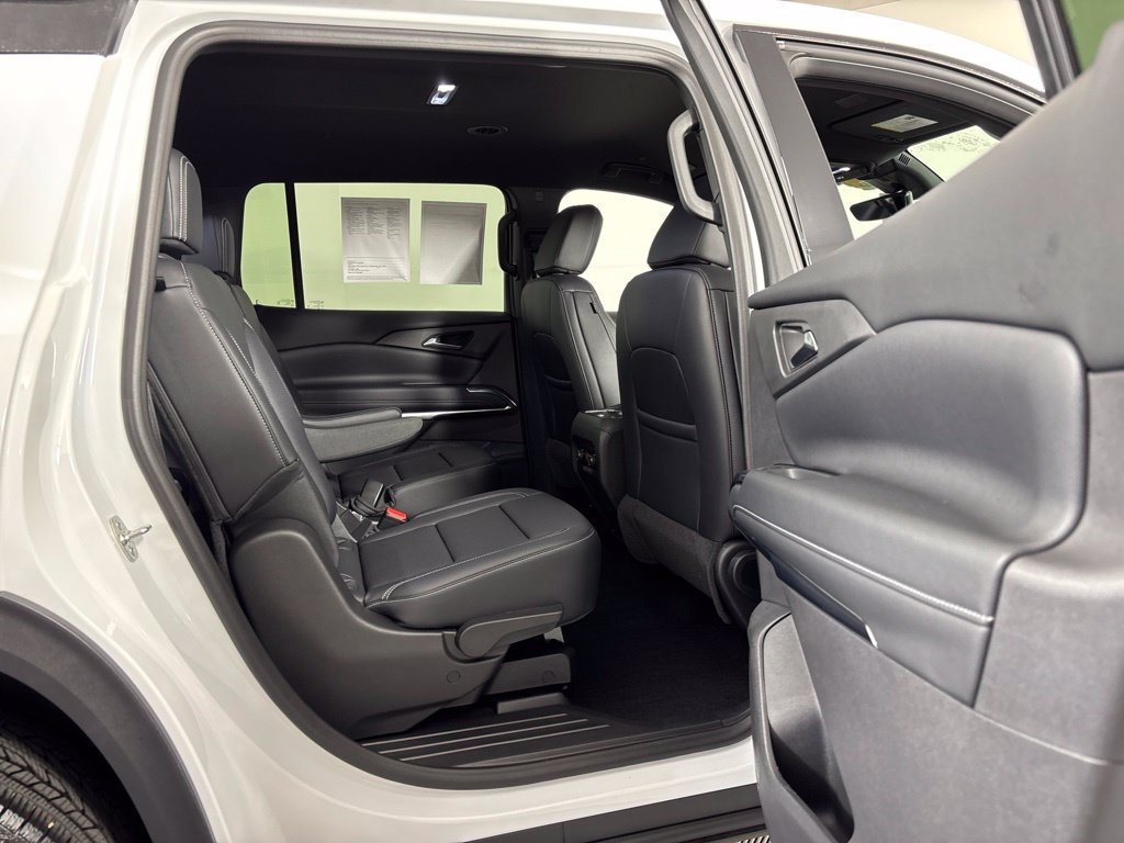 Certified 2026 Chevrolet Traverse LT w/ Midnight/Sport Edition FWD image 18