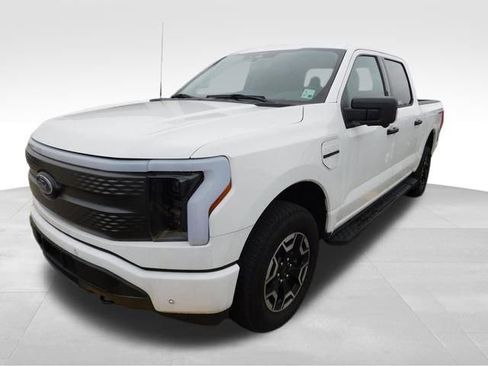 Used 2023 Ford F150 Lightning XLT image 3