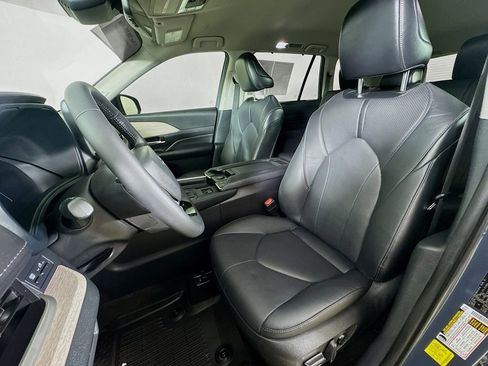 Certified 2024 Toyota Grand Highlander Limited image 12