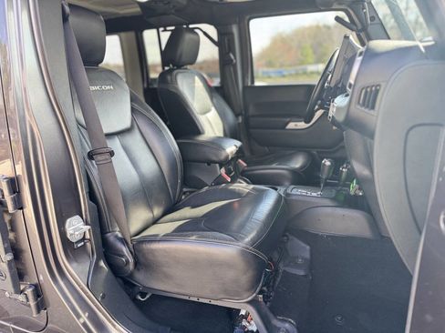 Used 2016 Jeep Wrangler Unlimited Rubicon AWD/4WD image 19