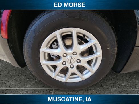 Used 2024 Chrysler Pacifica Touring-L image 11