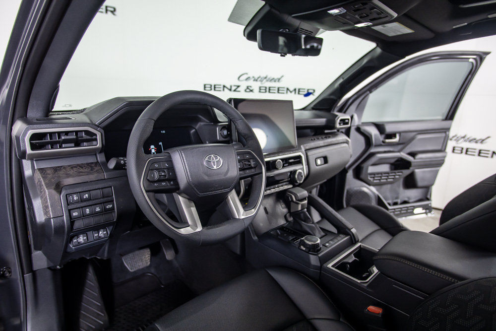 Used 2025 Toyota Tacoma Limited AWD/4WD image 19