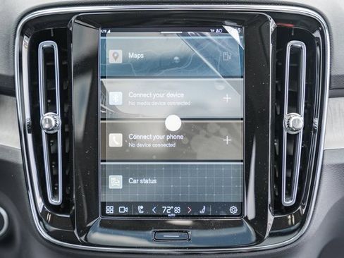 Certified 2025 Volvo XC40 B5 Ultra w/ Climate Package image 23