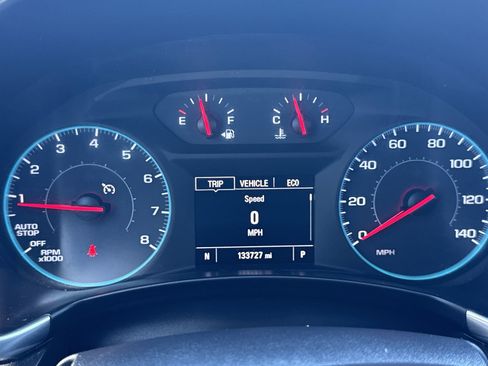 Used 2018 Chevrolet Equinox LT image 11