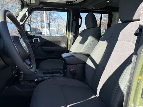 Used 2024 Jeep Wrangler Willys image 17