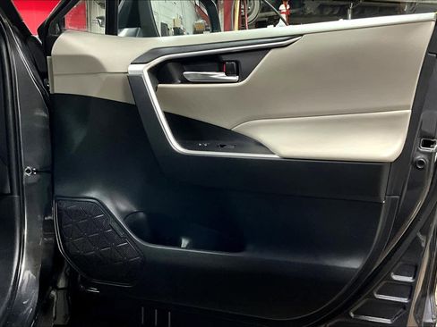 Used 2020 Toyota RAV4 XLE w/ Convenience Package image 21