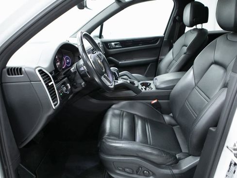 Certified 2023 Porsche Cayenne image 16