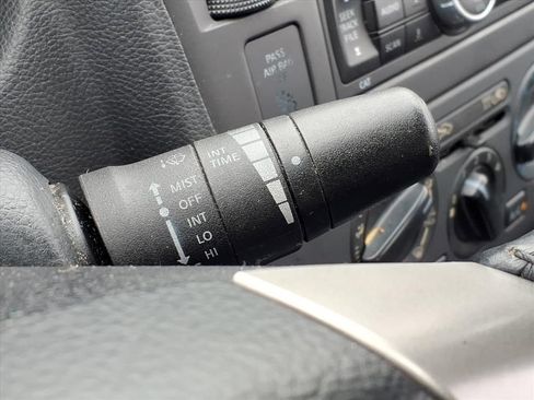 Used 2007 Nissan Versa SL w/ Convenience Pkg image 21